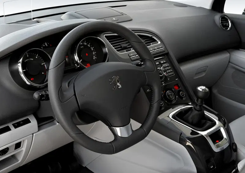Peugeot 5008 (2009-17) (15)