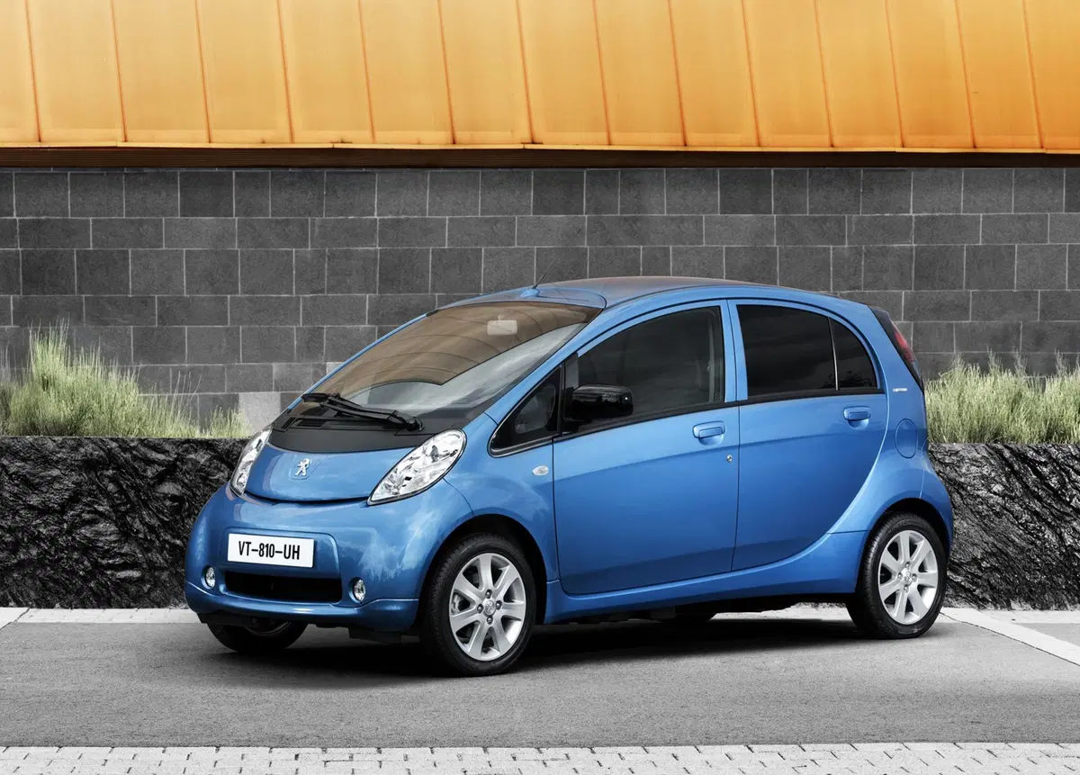 Peugeot iOn Active (2)