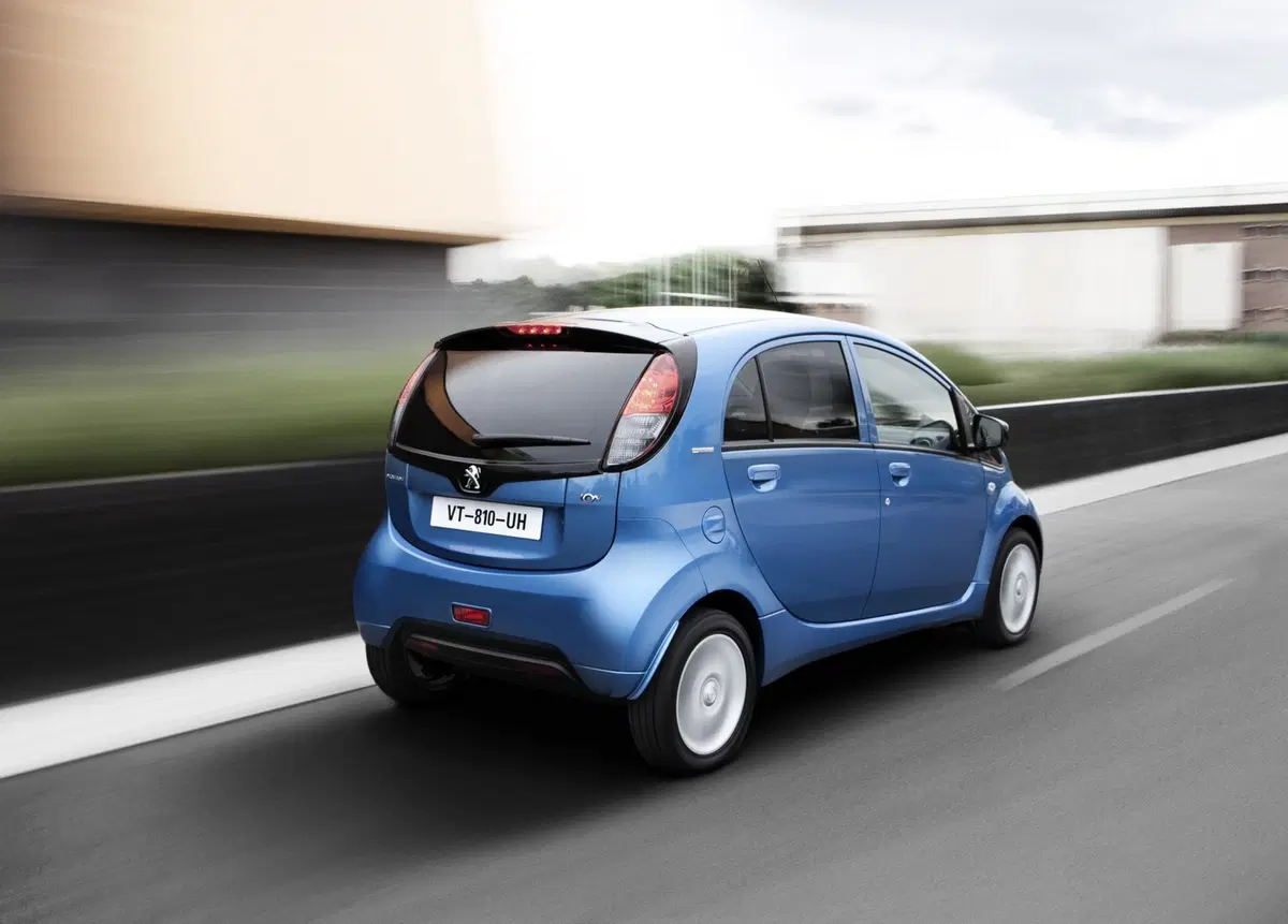 Peugeot iOn Active (3)