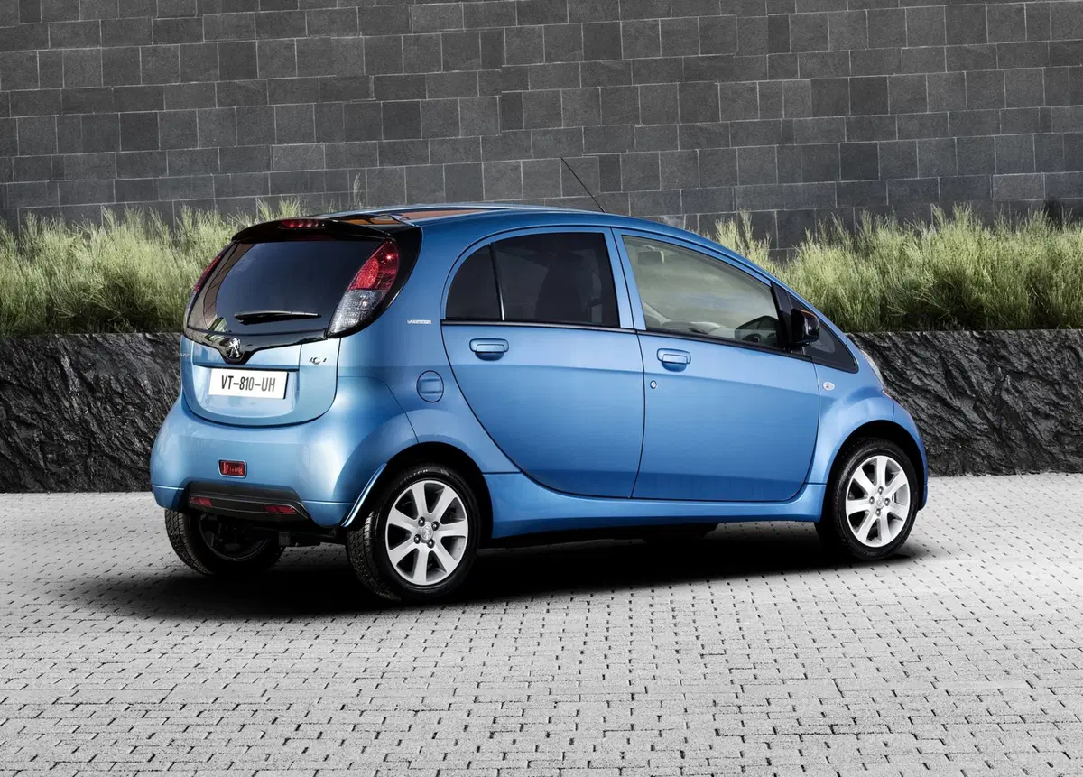 Peugeot iOn Active (6)