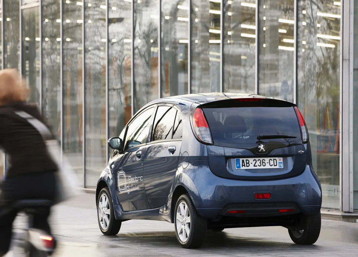 Peugeot iOn Active (7)