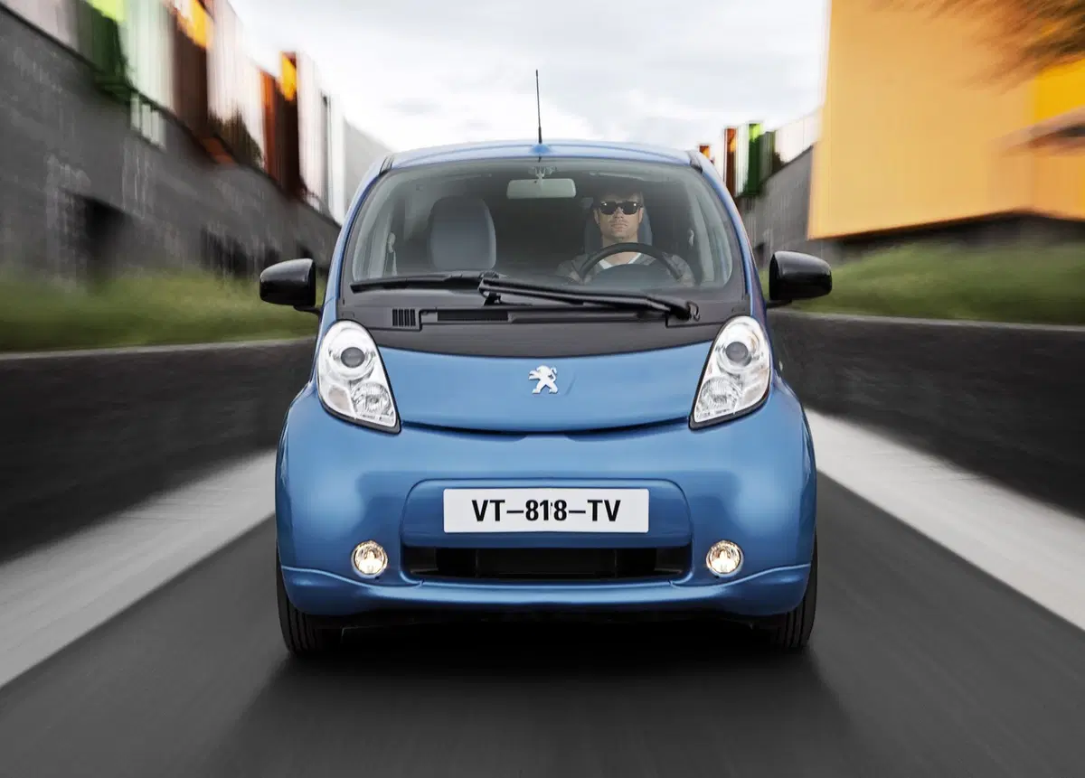 Peugeot iOn Active (8)
