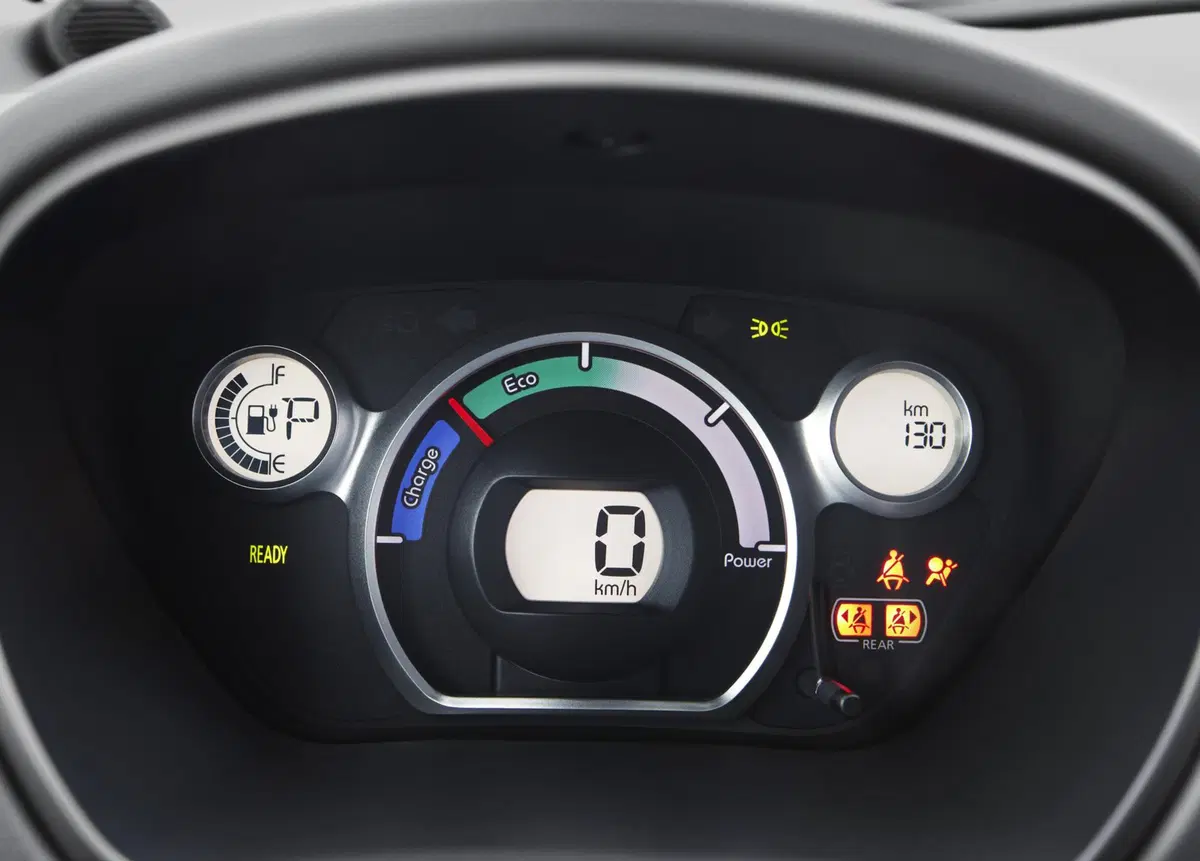 Peugeot iOn Active (10)