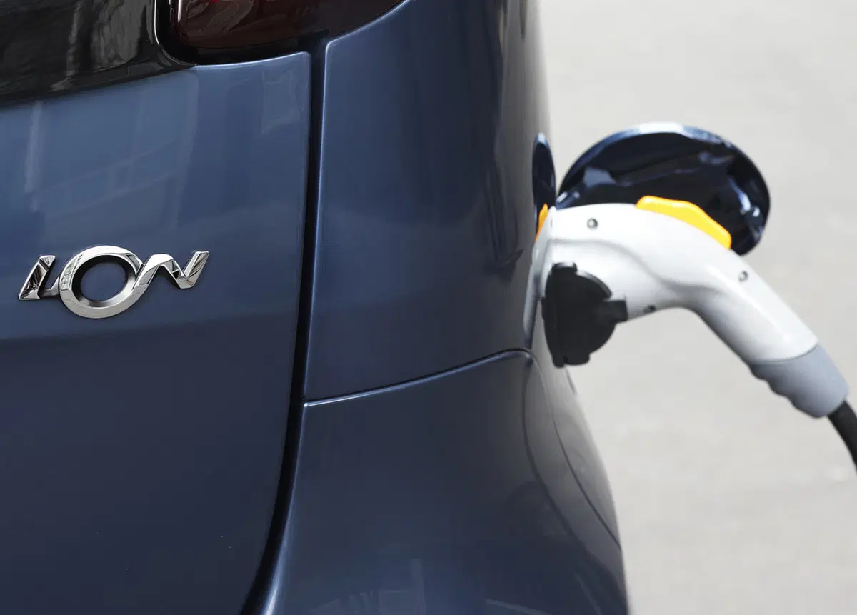 Peugeot iOn Active (12)