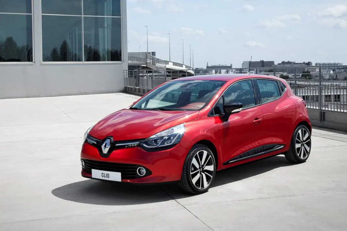 Renault Clio dCi 8V 75 CV 5 porte Moschino Zen (10)