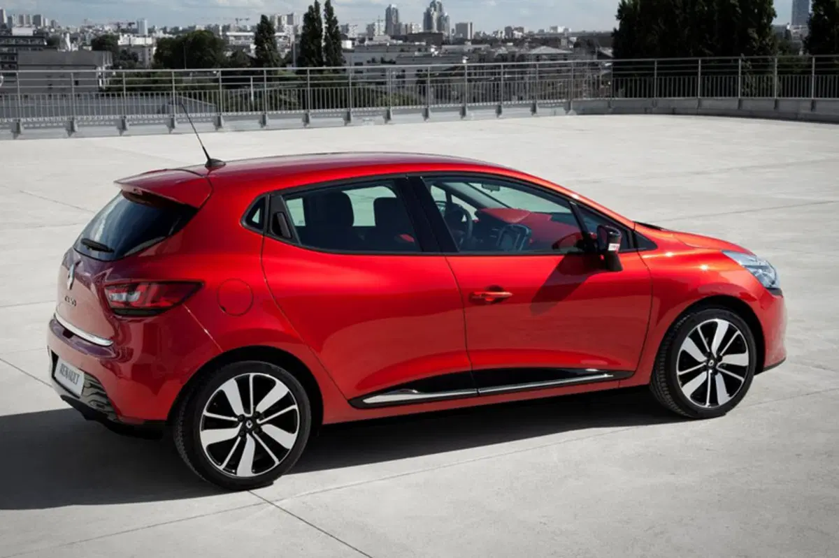 Renault Clio dCi 8V 75 CV 5 porte Moschino Zen (4)