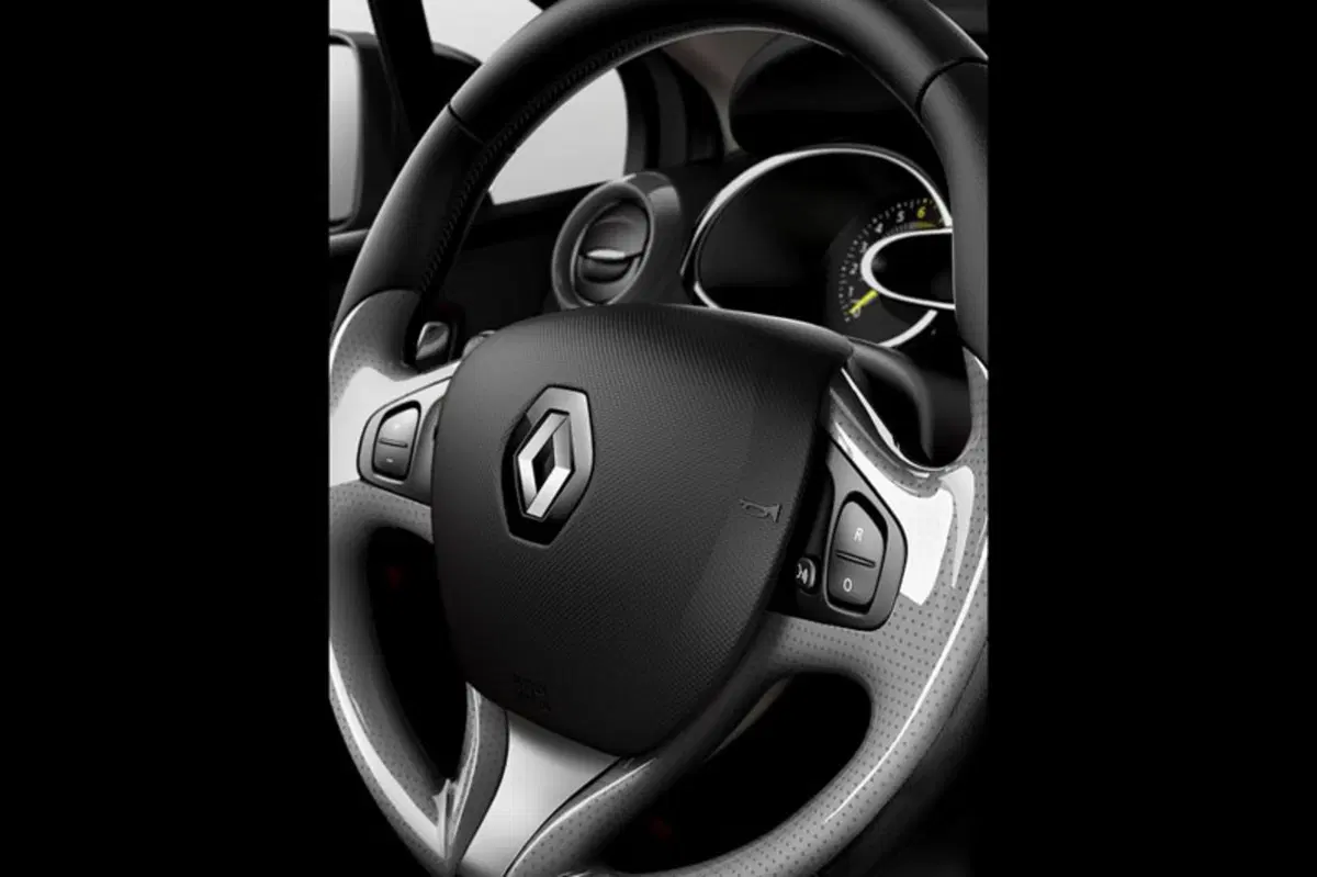Renault Clio dCi 8V 75 CV 5 porte Moschino Zen (16)