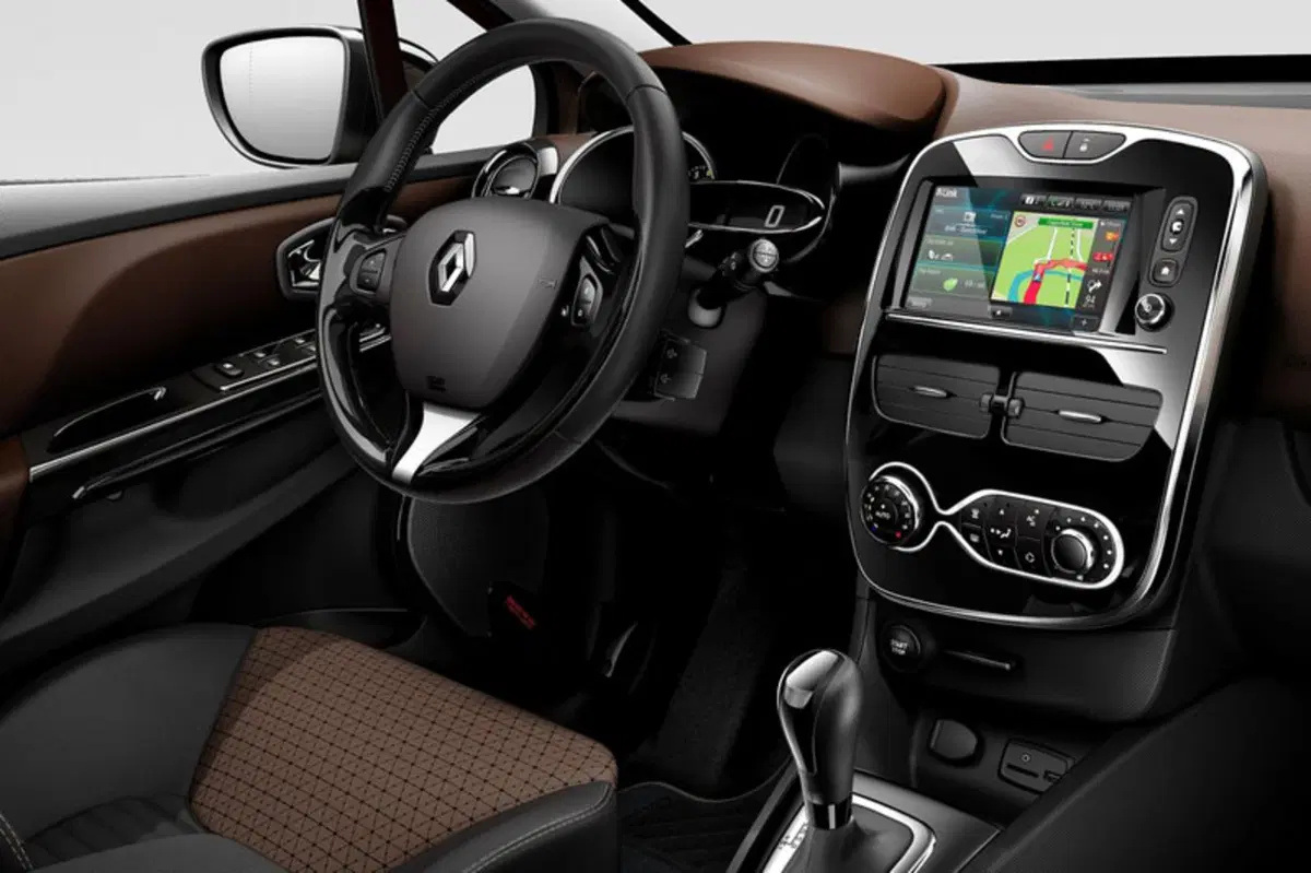 Renault Clio dCi 8V 75 CV 5 porte Moschino Zen (17)