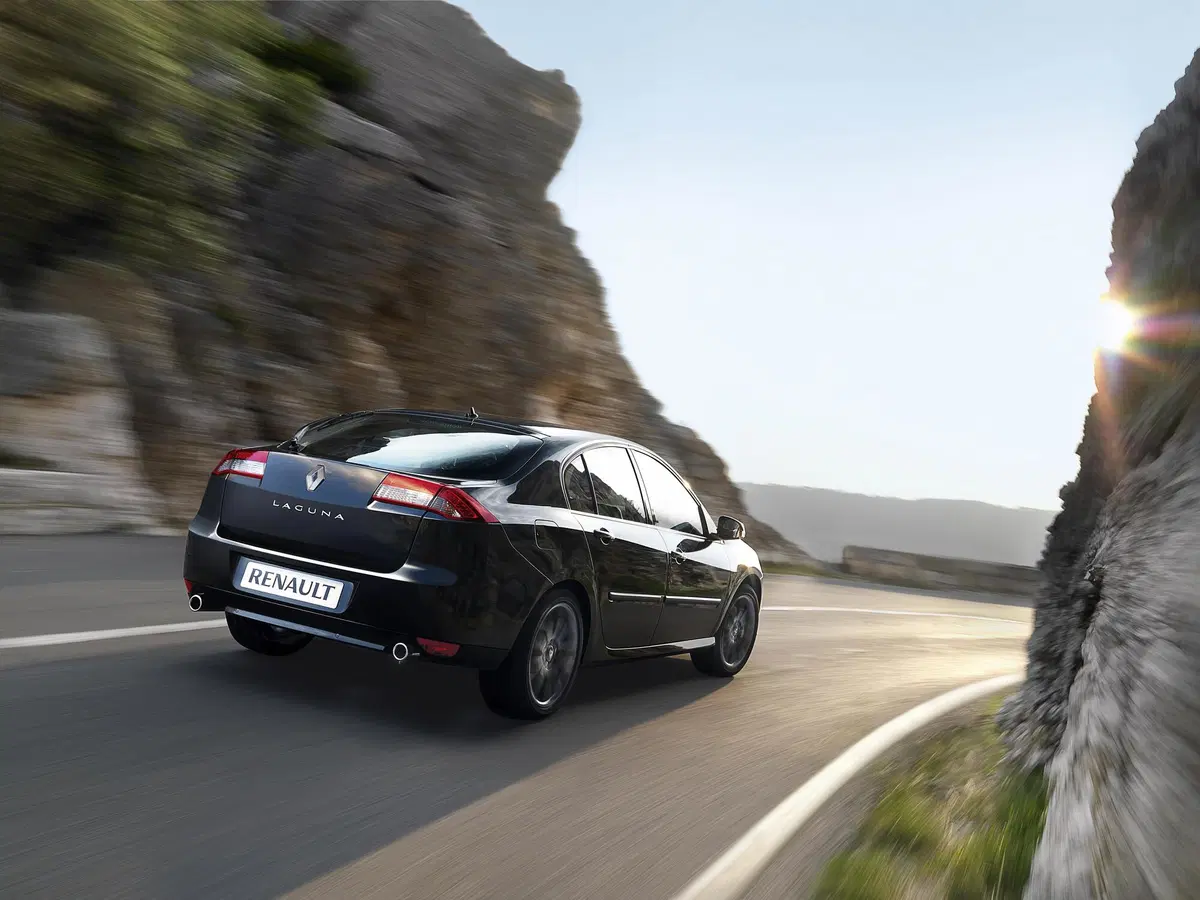 Renault Laguna (2007-13) (8)