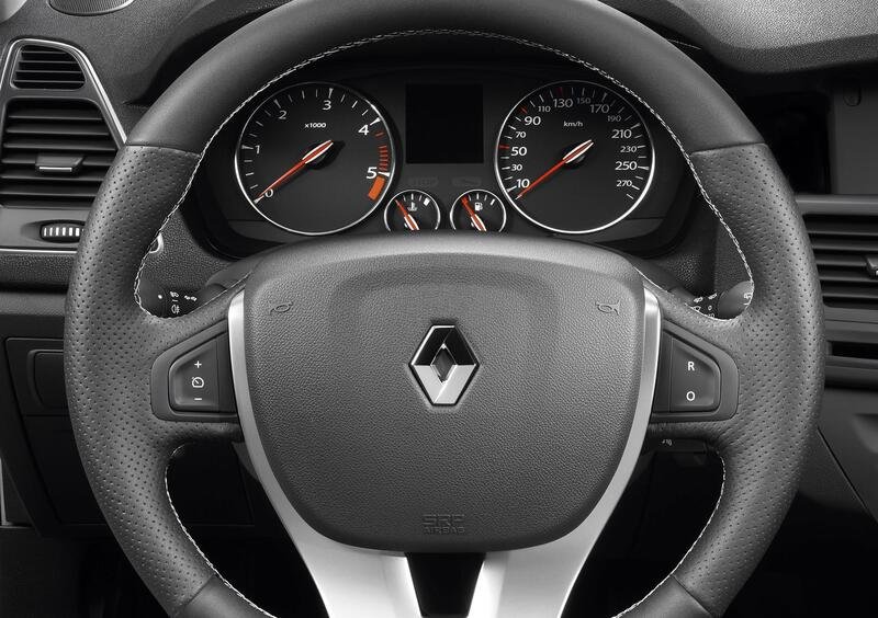 Renault Laguna (2007-13) (11)