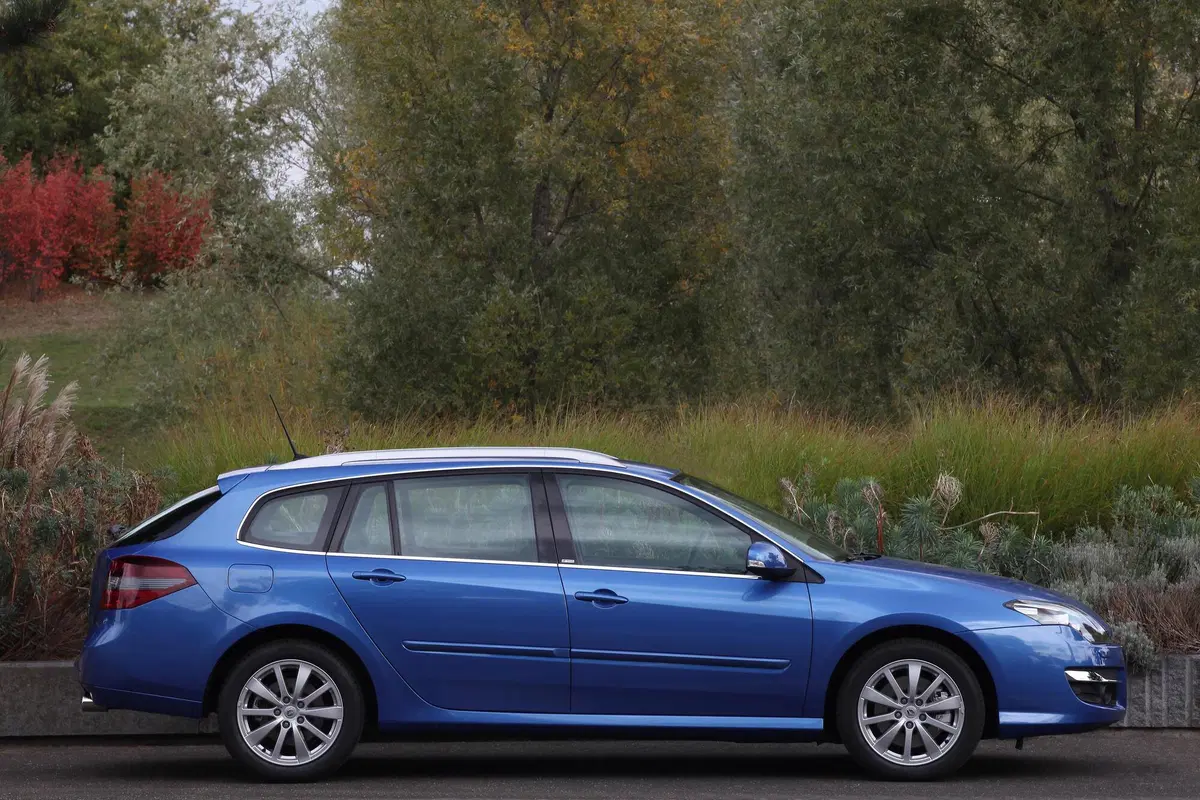 Renault Laguna SporTour 2.0 dCi 150CV SporTour Nav (10)