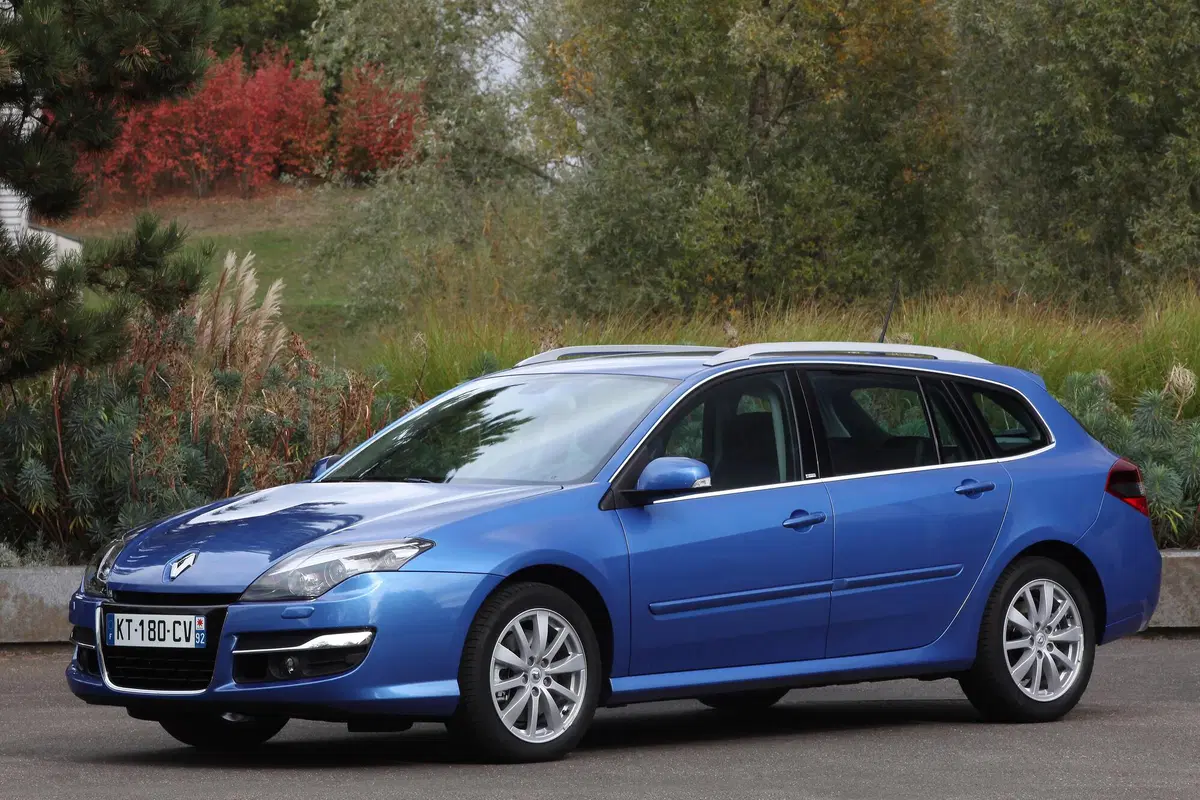 Renault Laguna SporTour 2.0 dCi 150CV SporTour Nav (11)
