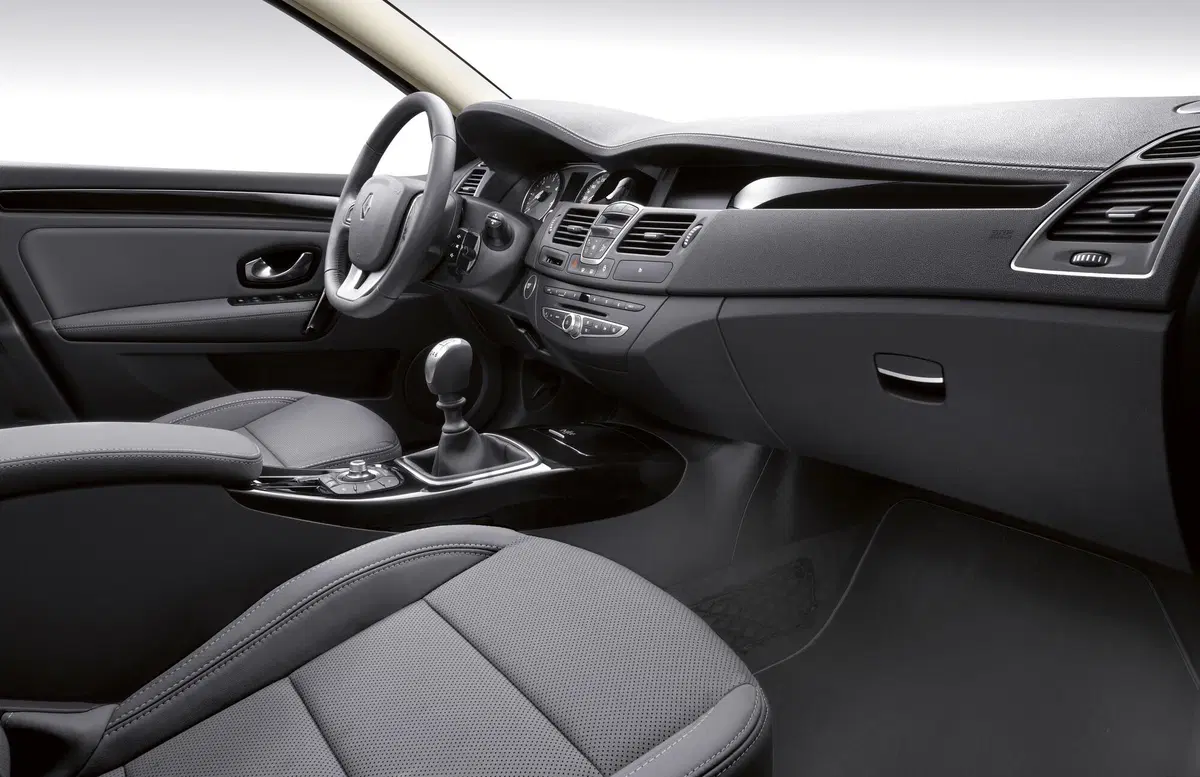 Renault Laguna SporTour 2.0 dCi 150CV SporTour Nav (13)
