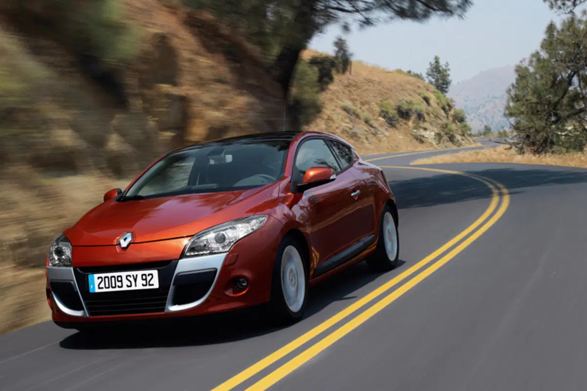 Renault Mégane Coupé 1.5 dCi 110CV Dynamique (10)