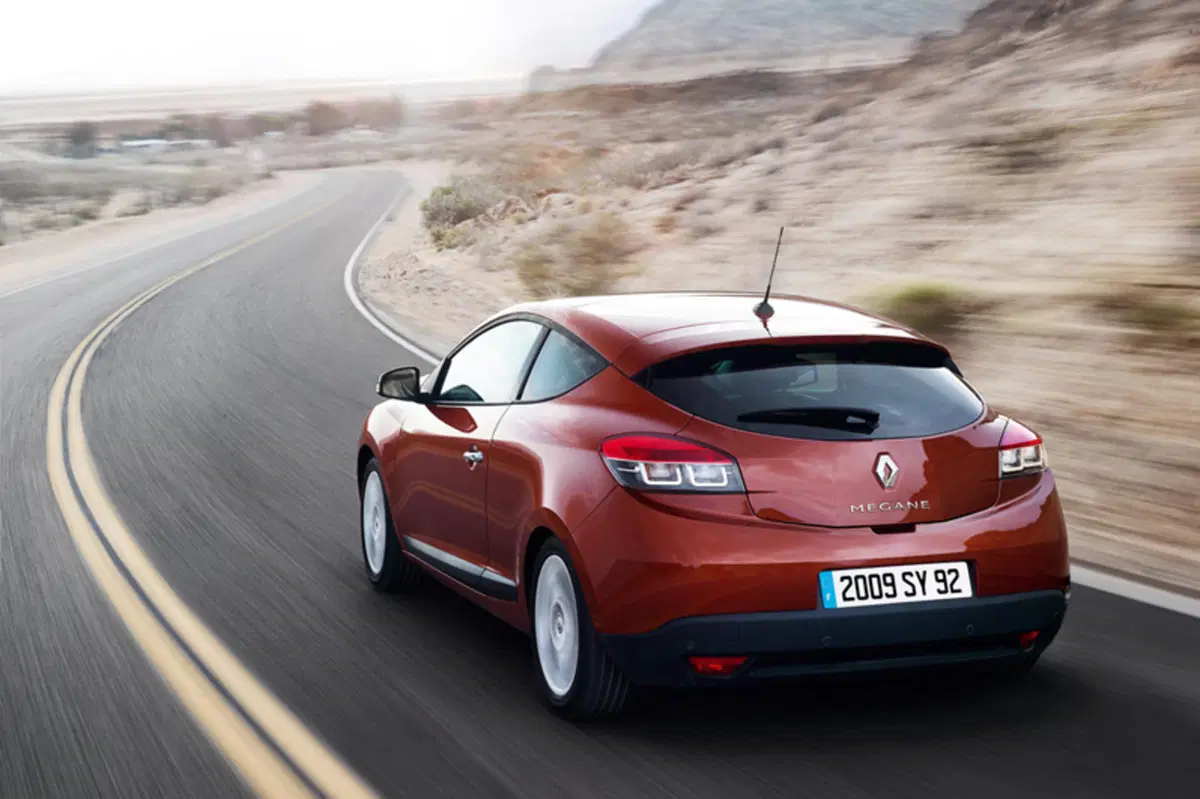 Renault Mégane Coupé 1.5 dCi 110CV Dynamique (5)