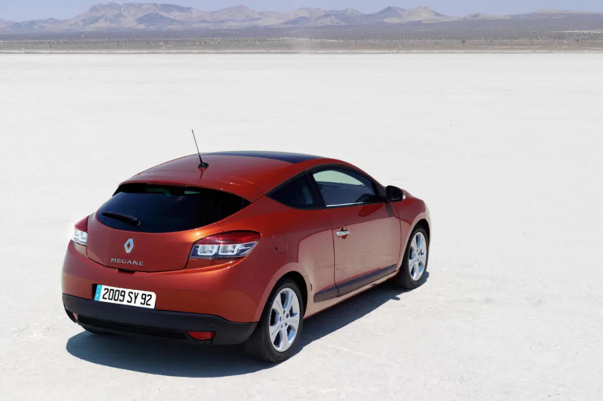 Renault Mégane Coupé 1.5 dCi 110CV Dynamique (19)
