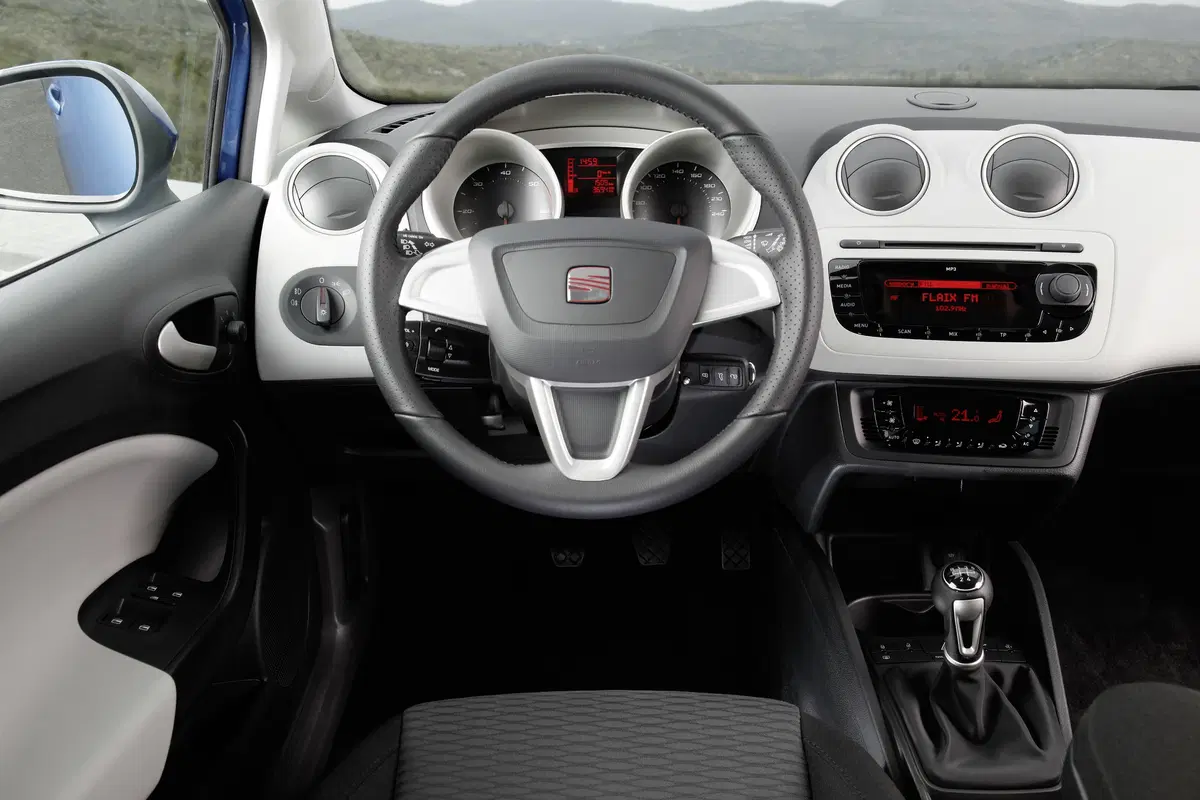 SEAT Ibiza ST (2010-17) (38)