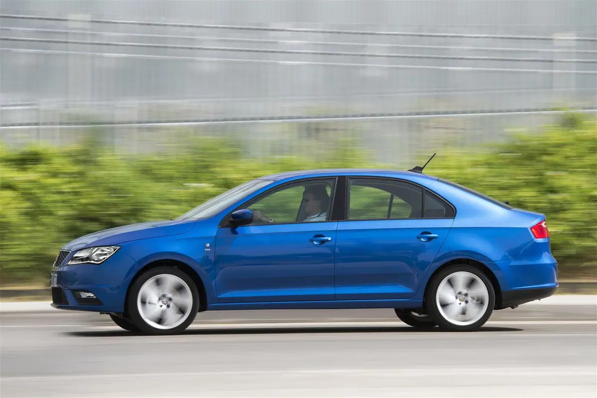 SEAT Toledo (2012-15) (3)