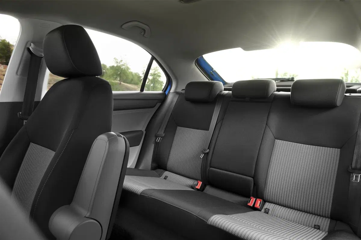SEAT Toledo (2012-15) (9)