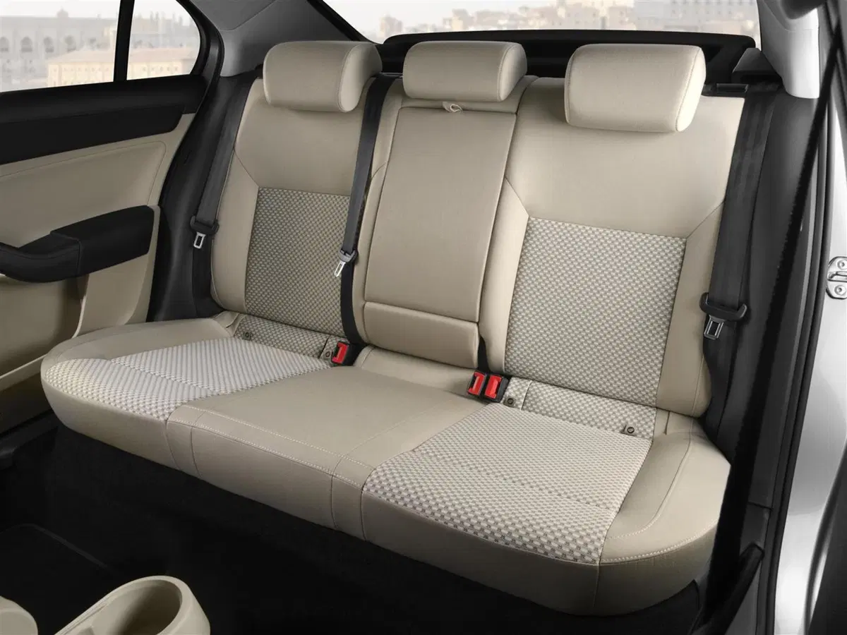 SEAT Toledo (2012-15) (11)