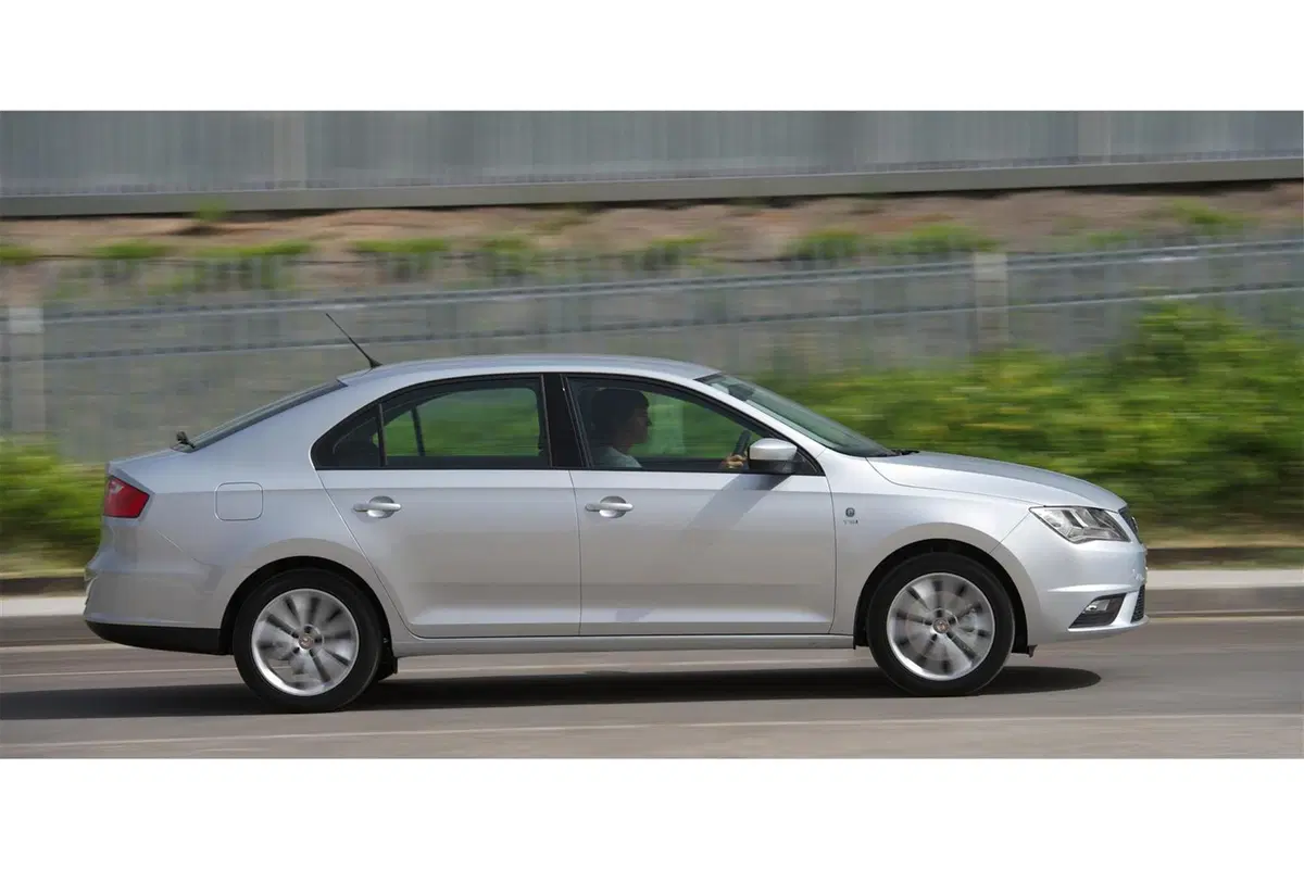 SEAT Toledo (2012-15) (24)