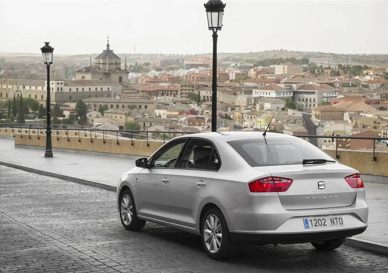 SEAT Toledo (2012-15) (26)