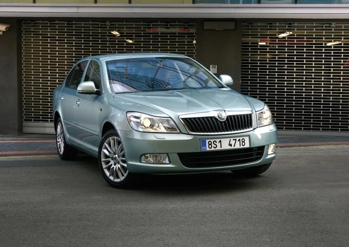 Skoda Octavia 2.0 TDI F.AP. DSG Elegance (4)