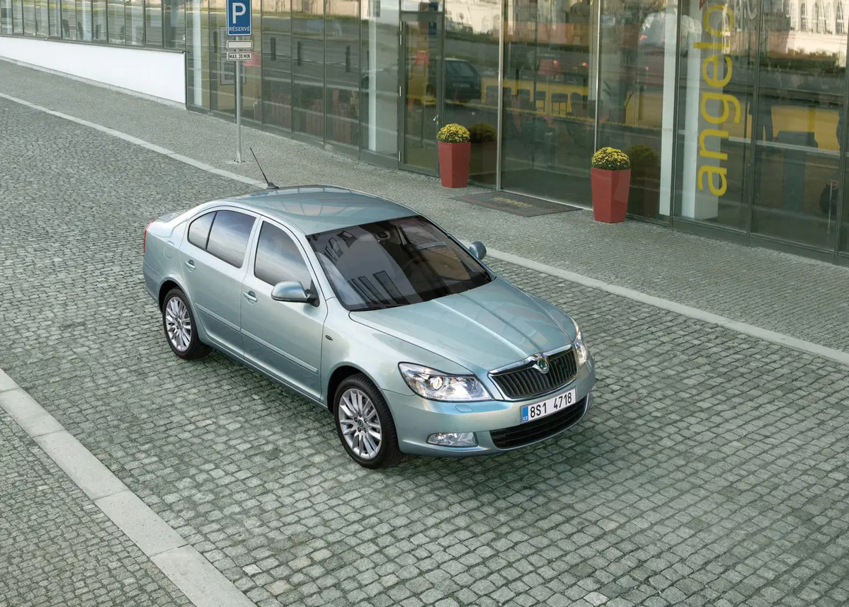 Skoda Octavia 2.0 TDI F.AP. DSG Elegance (6)