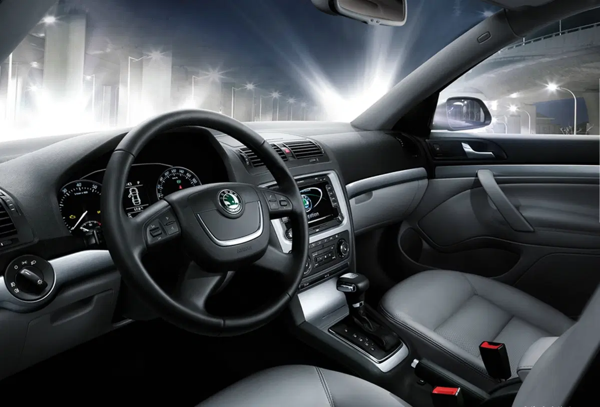 Skoda Octavia 2.0 TDI F.AP. DSG Elegance (9)