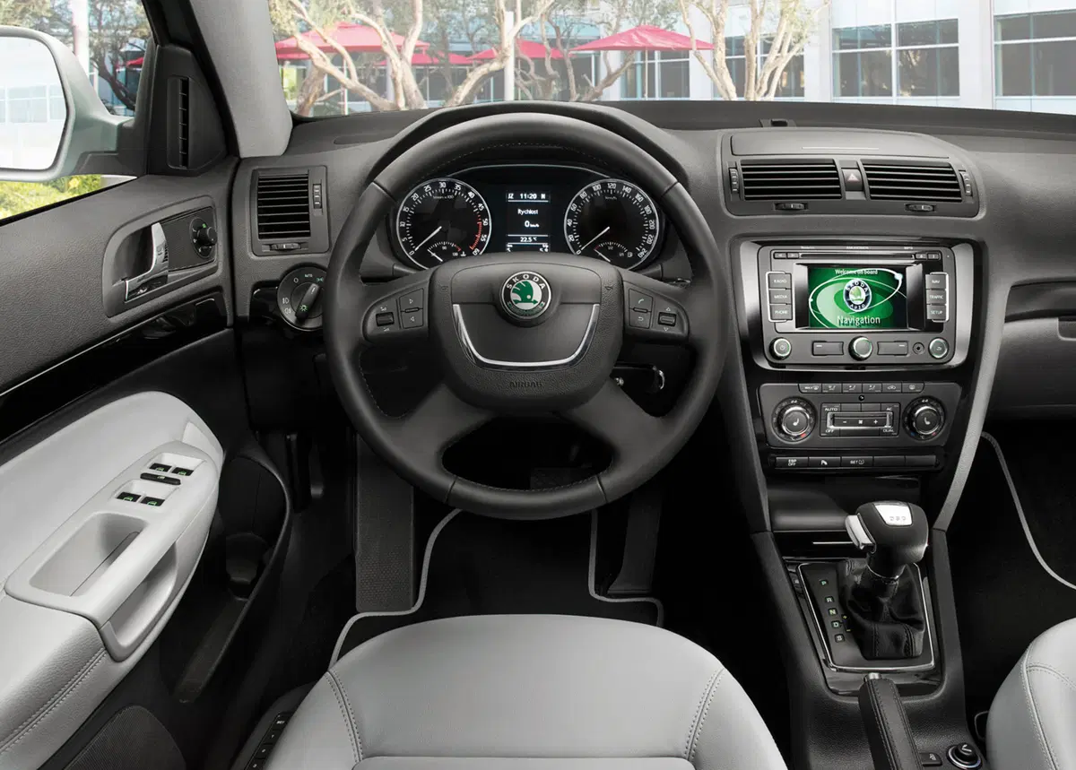 Skoda Octavia 2.0 TDI F.AP. DSG Elegance (10)
