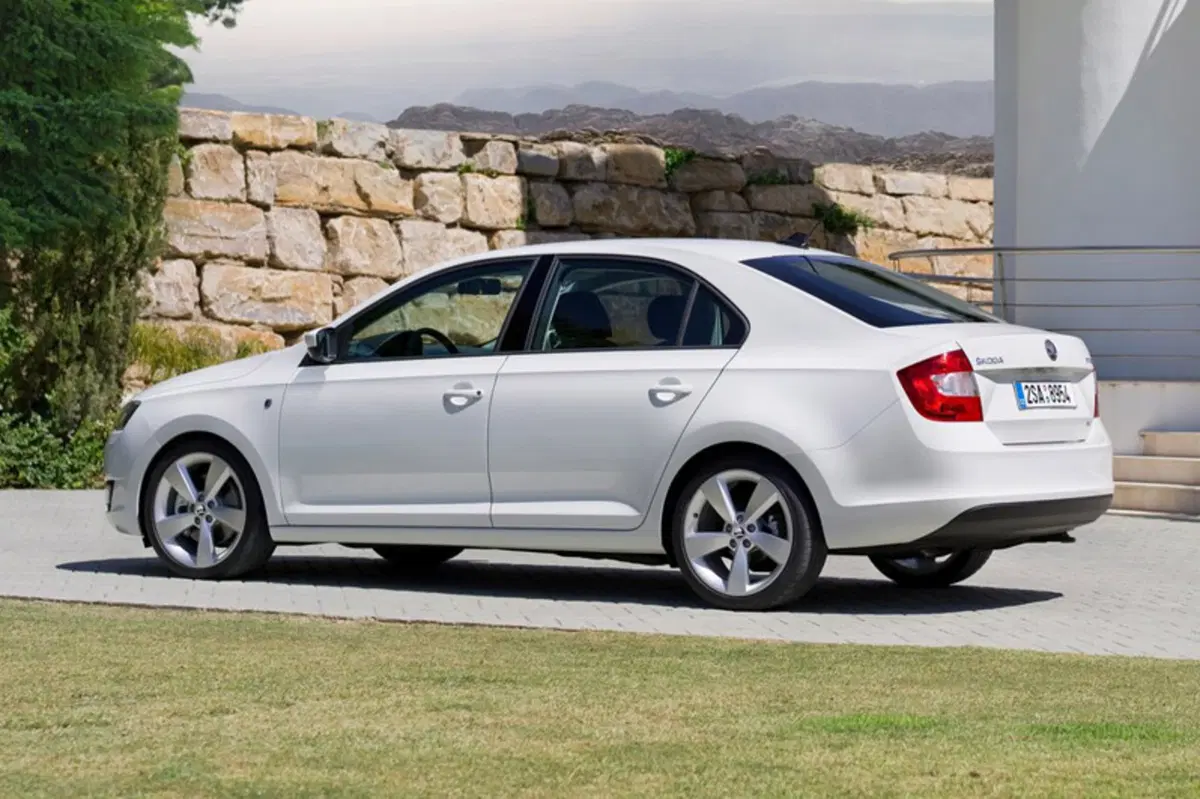Skoda Rapid (2012-14) (2)