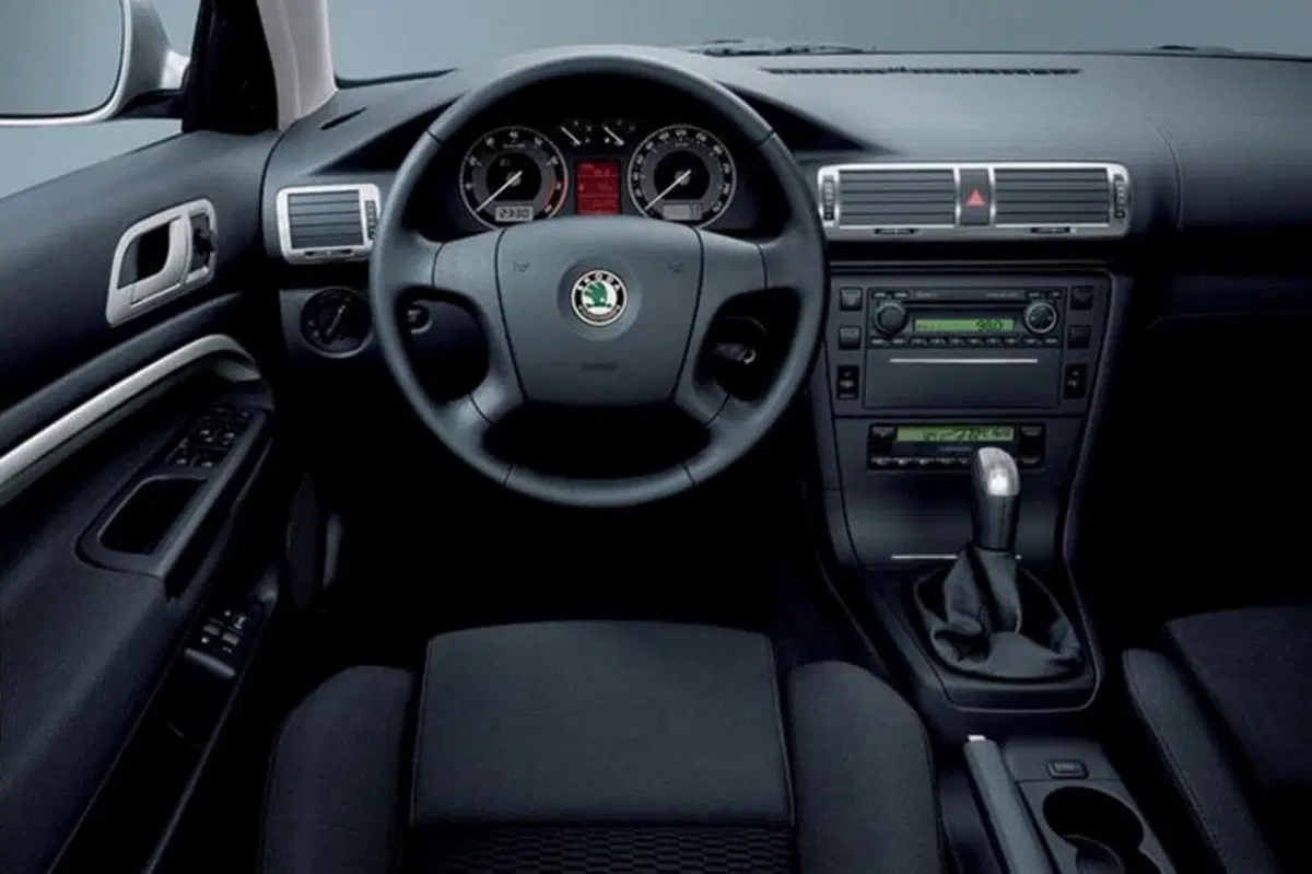 Skoda Superb (2002-08) (2)