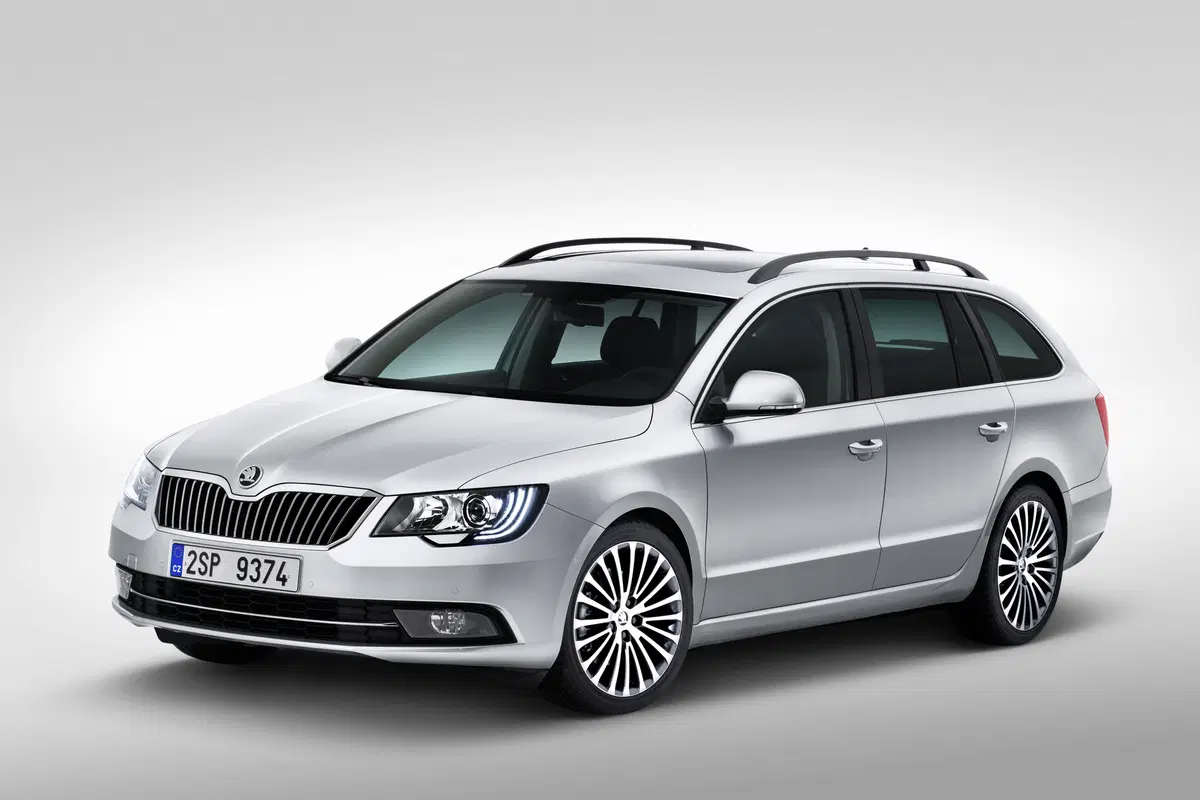 Skoda Superb Station Wagon (2009-15) (2)
