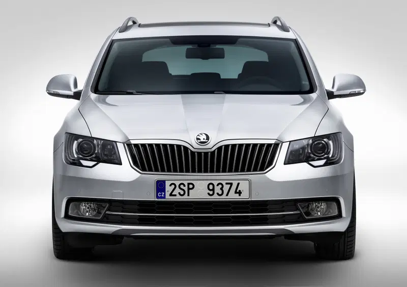 Skoda Superb Station Wagon (2009-15) (3)