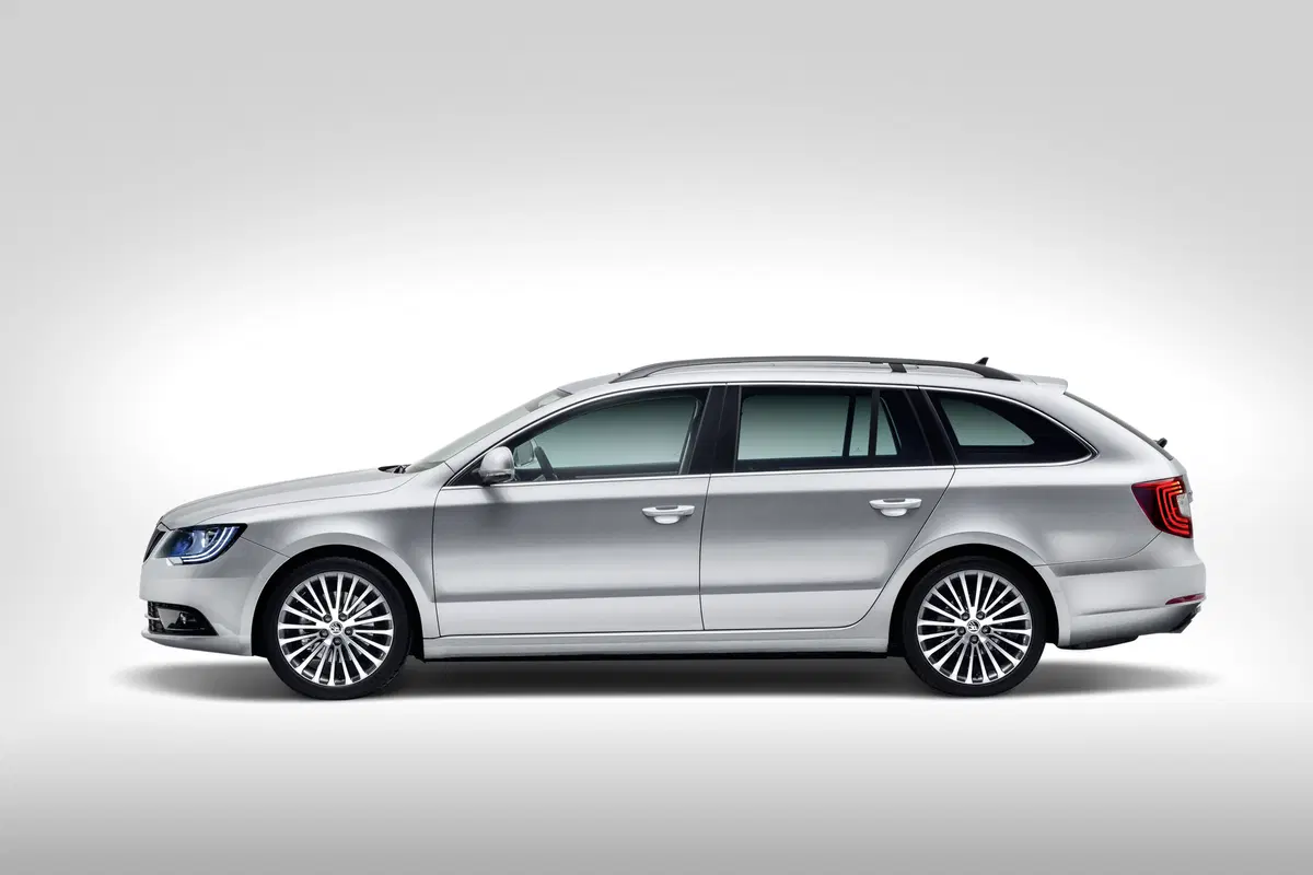 Skoda Superb Station Wagon (2009-15) (5)
