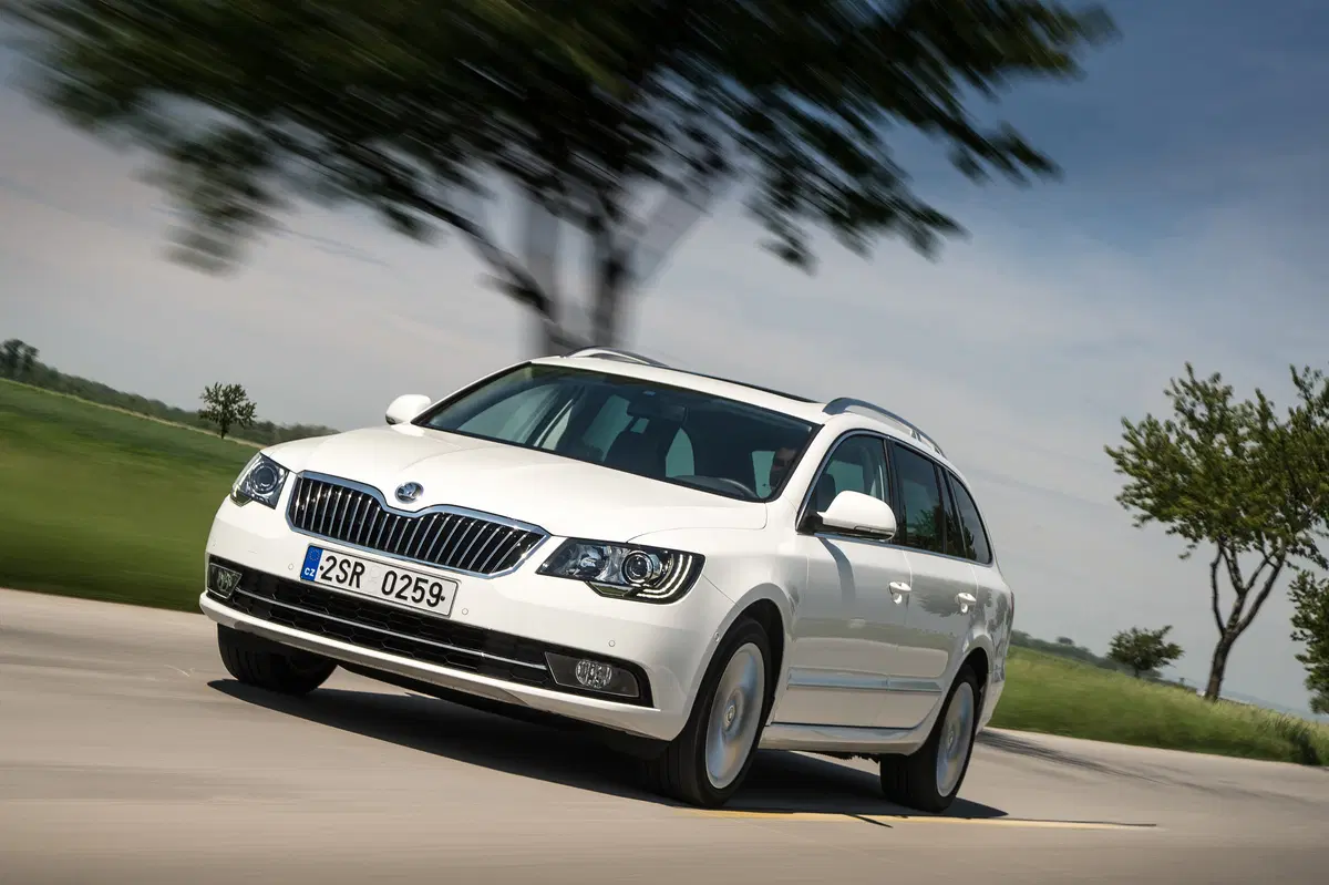 Skoda Superb Station Wagon (2009-15) (7)