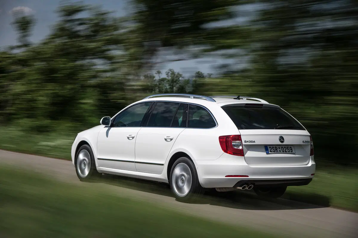 Skoda Superb Station Wagon (2009-15) (8)