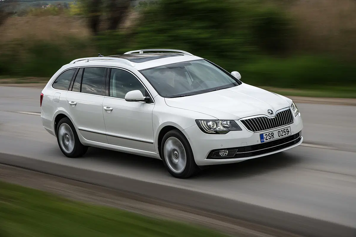 Skoda Superb Station Wagon (2009-15) (9)