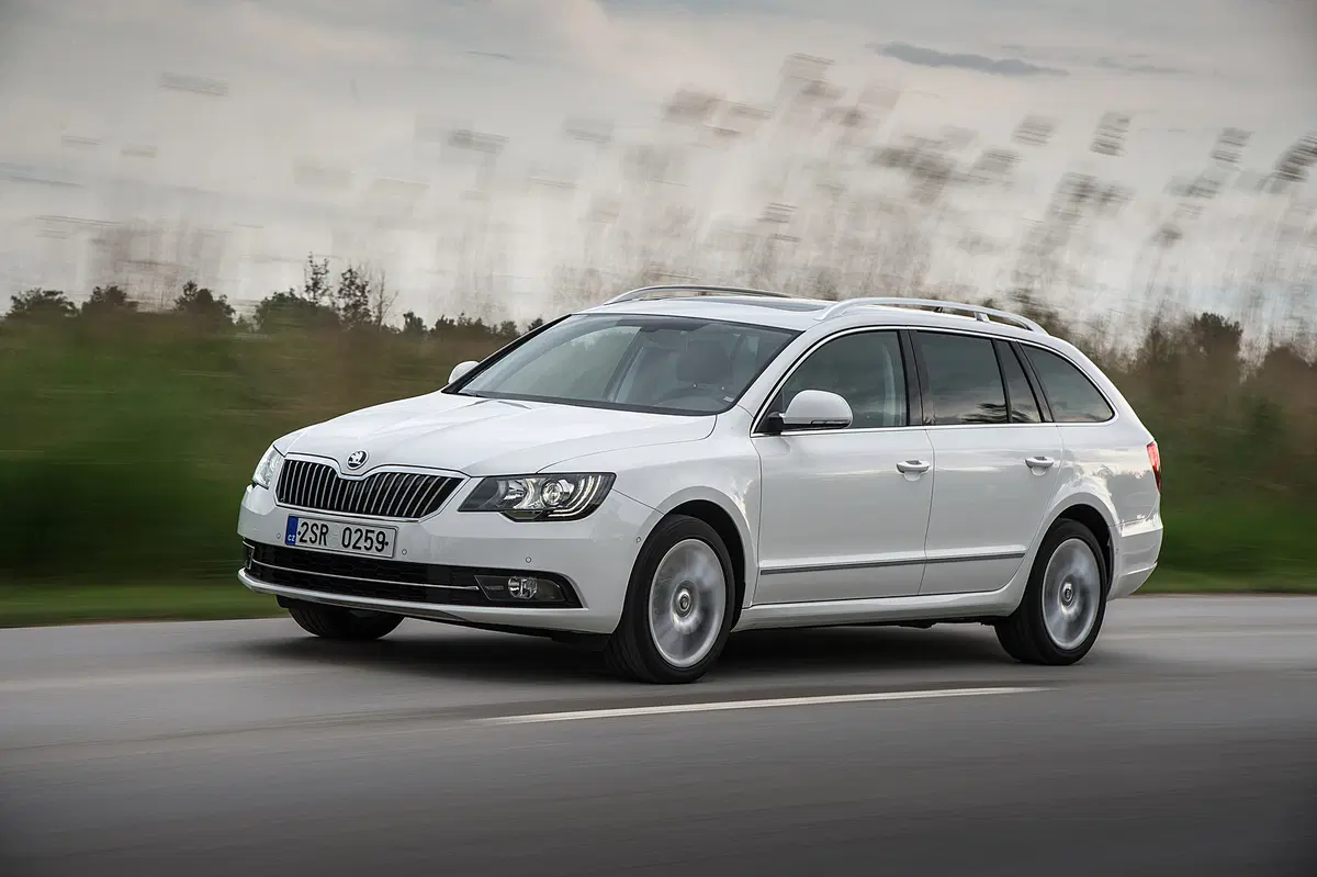 Skoda Superb Station Wagon (2009-15) (10)
