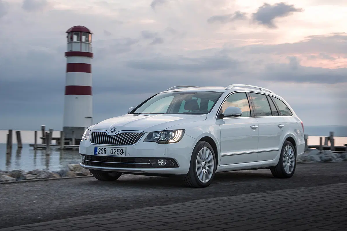 Skoda Superb Station Wagon (2009-15) (12)