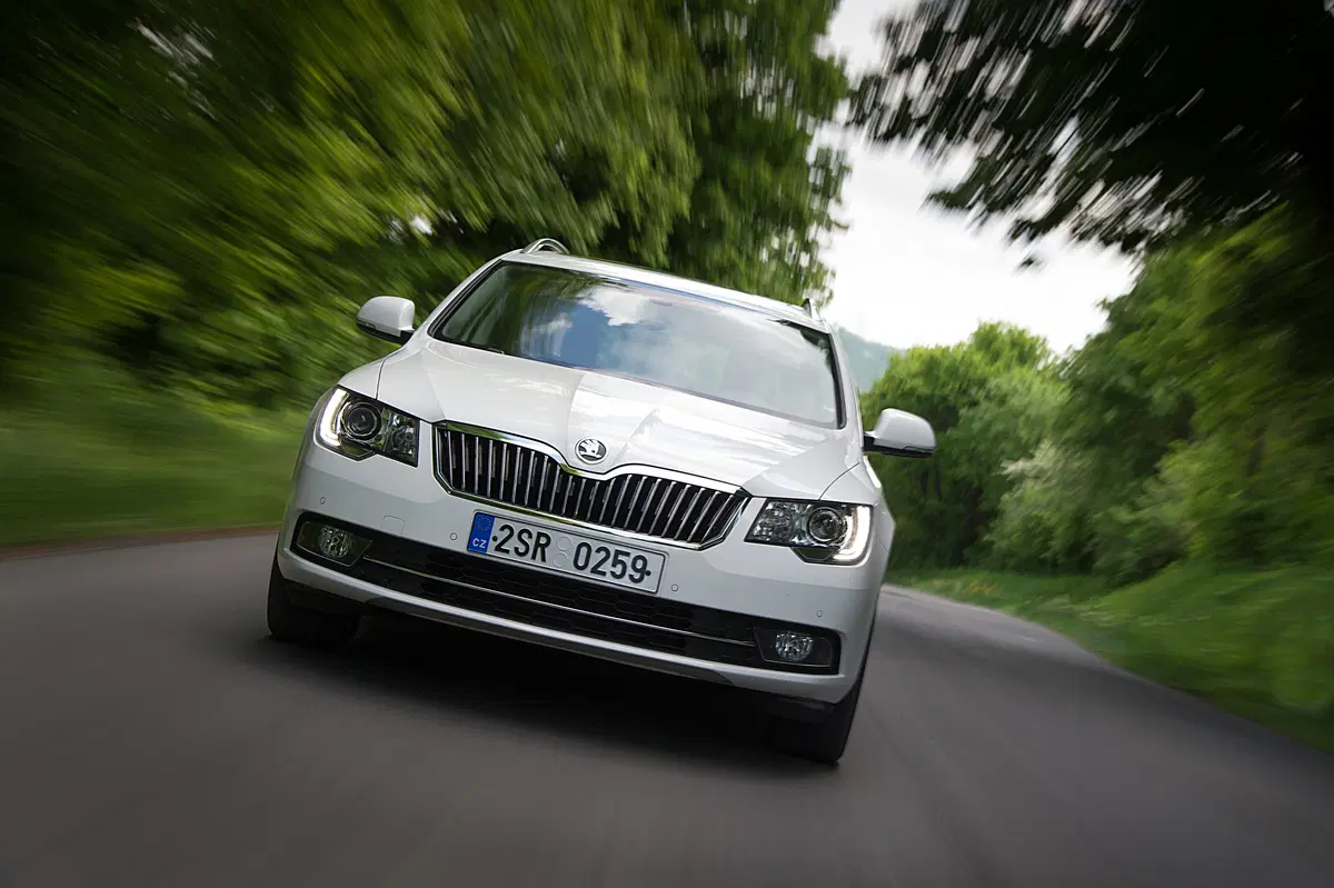 Skoda Superb Station Wagon (2009-15) (13)