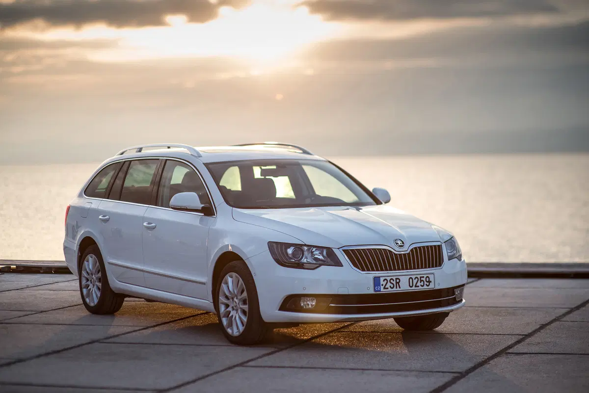 Skoda Superb Station Wagon (2009-15) (14)