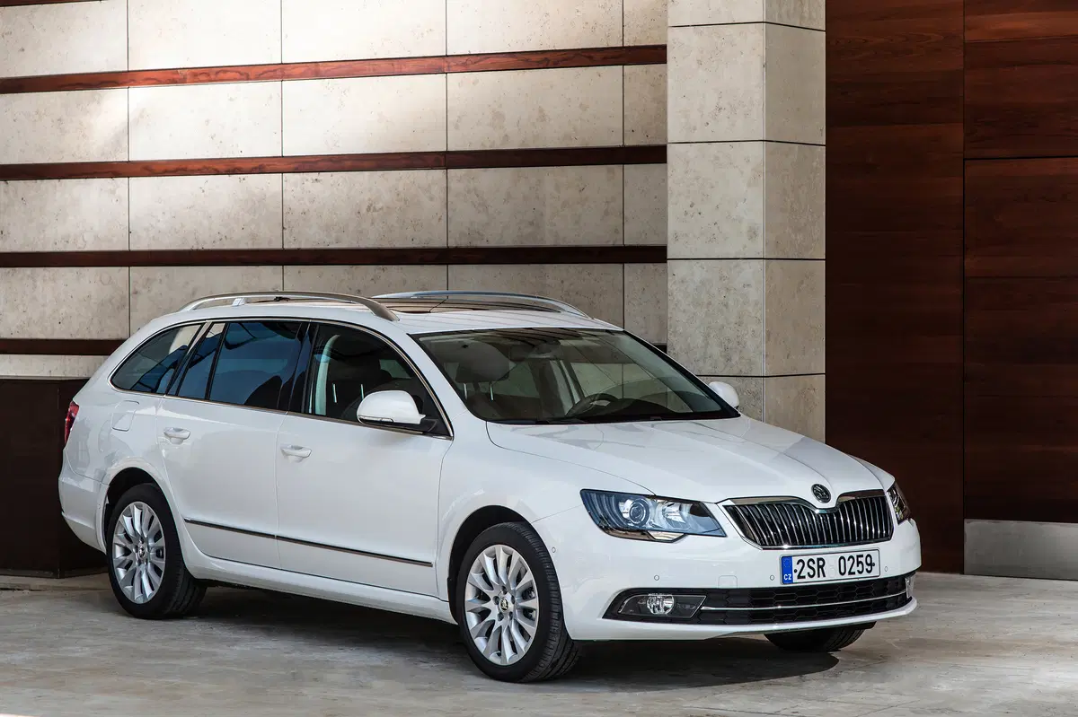Skoda Superb Station Wagon (2009-15) (15)