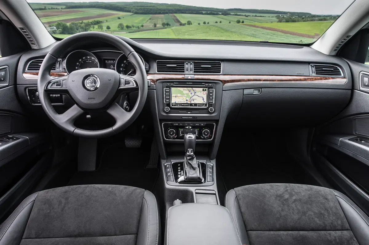 Skoda Superb Station Wagon (2009-15) (18)