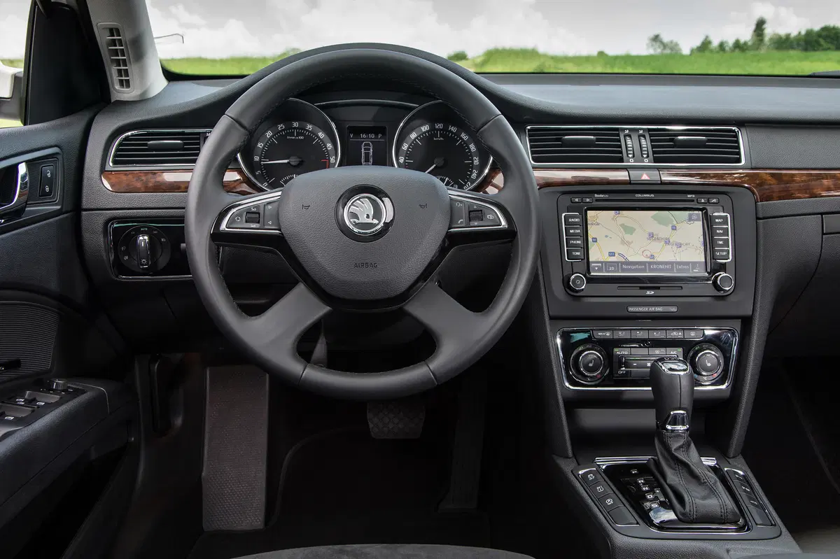 Skoda Superb Station Wagon (2009-15) (19)