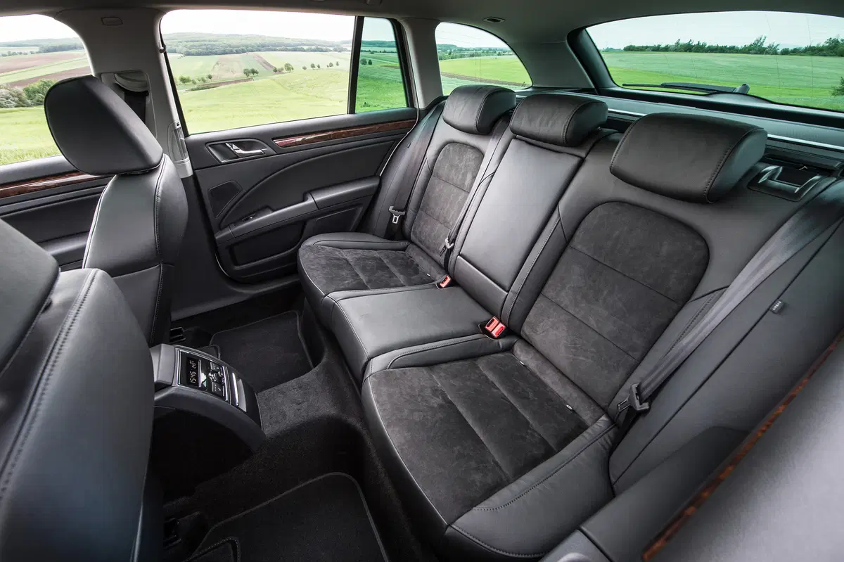 Skoda Superb Station Wagon (2009-15) (20)