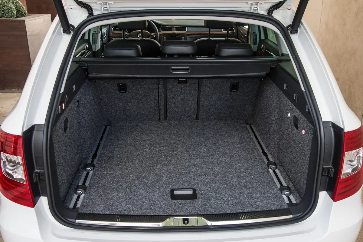 Skoda Superb Station Wagon (2009-15) (21)