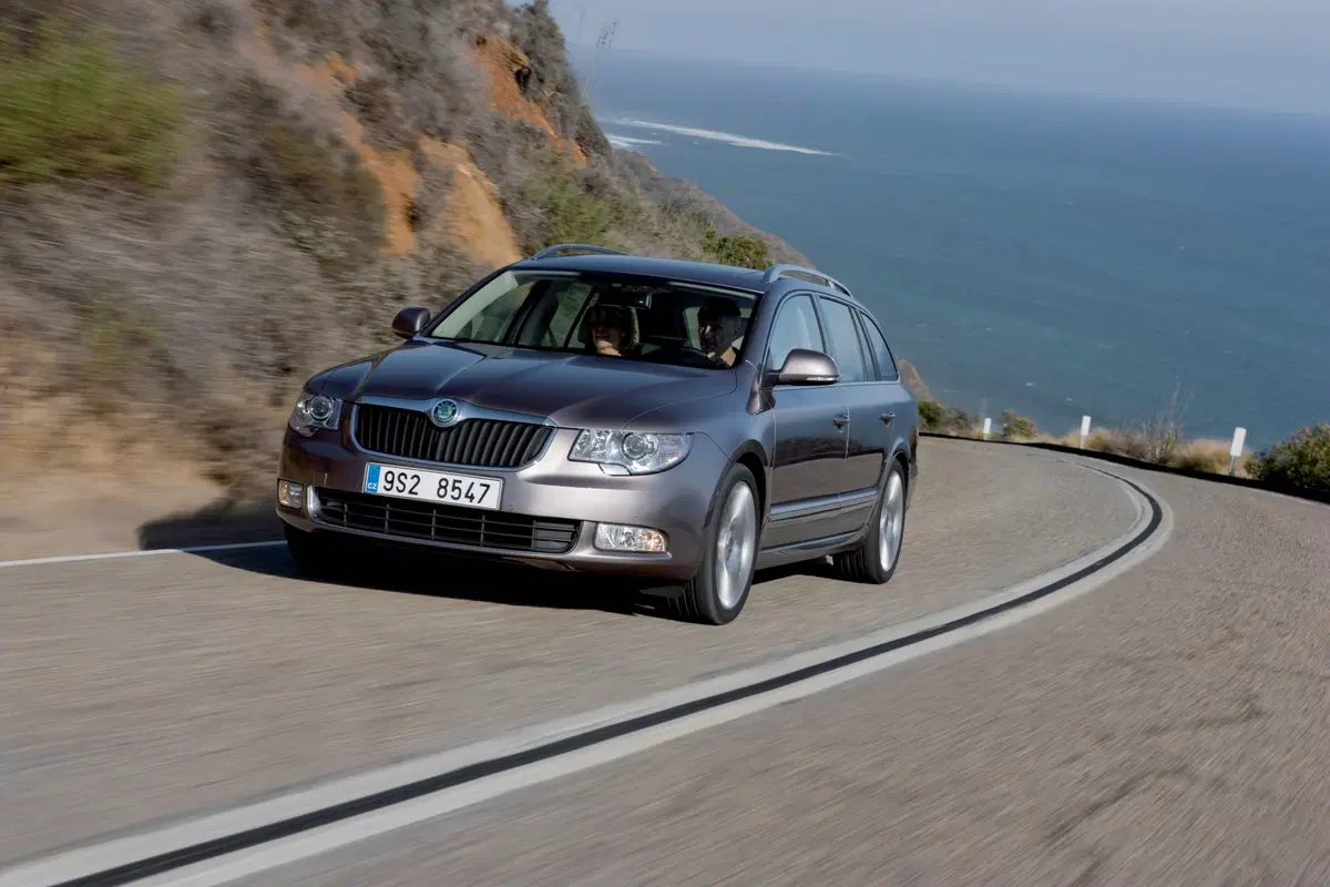 Skoda Superb Station Wagon (2009-15) (22)
