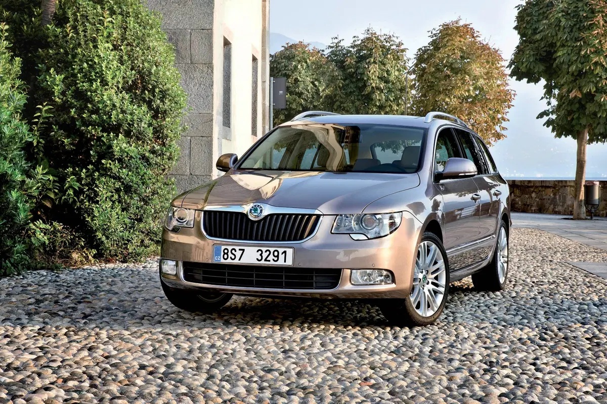 Skoda Superb Station Wagon (2009-15) (23)