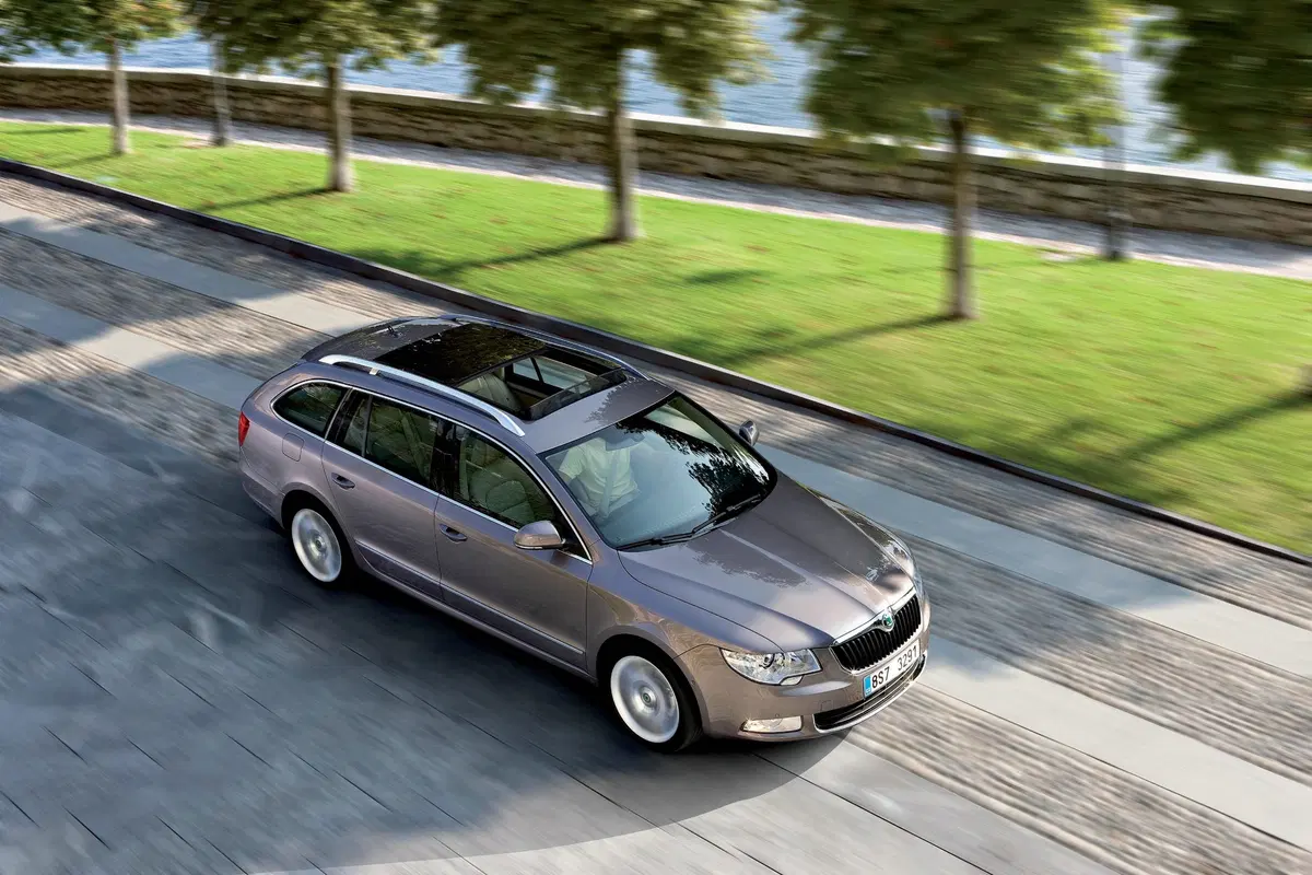 Skoda Superb Station Wagon (2009-15) (27)